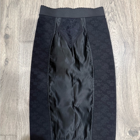 Dolce & Gabbana Dresses & Skirts - Dolce & Gabbana Black Floral Pencil Skirt